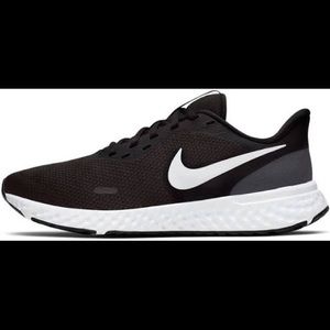 Like new Nike black and white running shoes